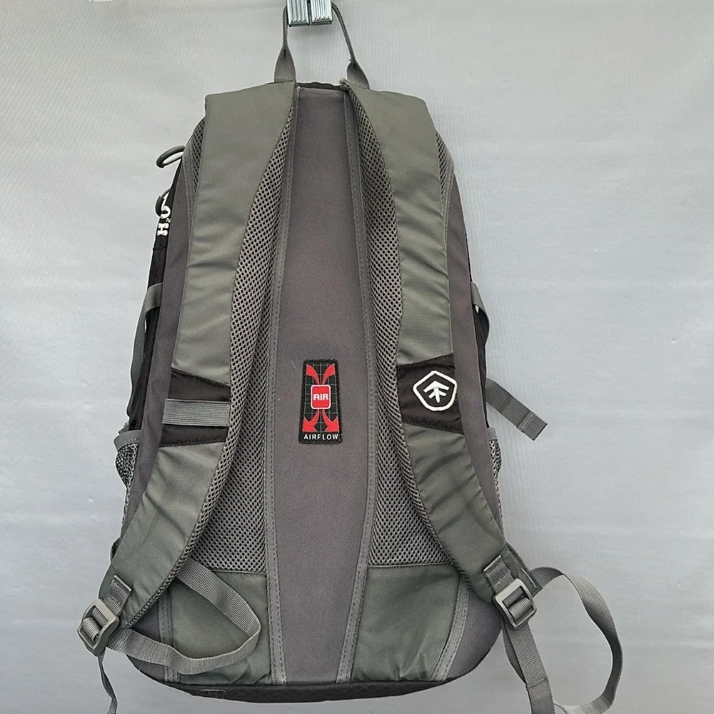 StanSport Unisex Adult Hiking Daypack - 30 Liter Olive Multiple In & out pockets